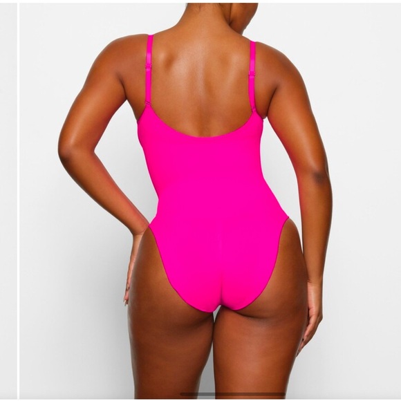 SKIMS 4X/5X SEAMLESS SCULPT Sculpting Bodysuit with Snaps Flamingo pink - Picture 3 of 11